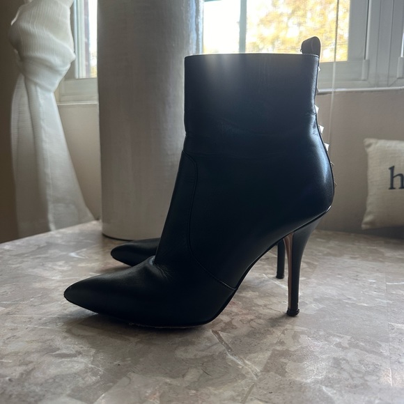 VALENTINO ROCKSTUD CALFSKIN ANKLE BOOT 90 MM - Picture 4 of 9